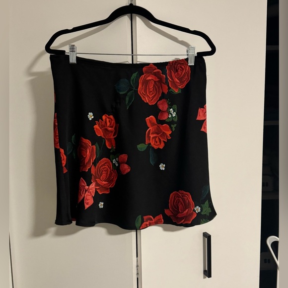 SOLD XL Lisa Says Gah mini skirt with rose and strawberry pattern - Picture 4 of 7